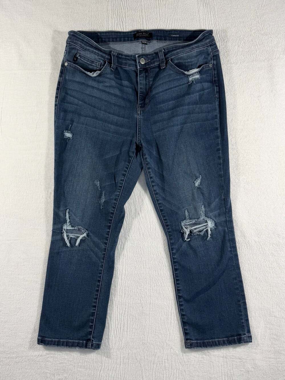 Judy Blue JB82184DK Capri Fit Distressed Stretch Jeans Size 15/32